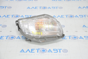 Right turn signal Toyota Prius V 12-14 prerest, scratches