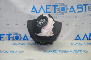 Airbag in the steering wheel of the driver's side of the VW Passat B7 12-15 USA, shot