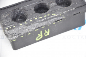 Rear right jack Tesla Model S 12-20 tear