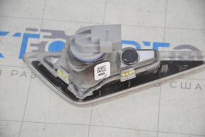 Turn signal in the wing front right Tesla Model S 12-20 cracks in the crepe, cobweb on the glass