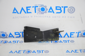 Rear left mudguard on the sill of a Toyota Highlander 2008-2013
