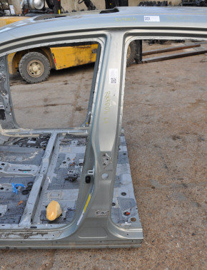 Body pillar central left Lexus RX300 RX330 RX350 RX400H 04-09 on the body