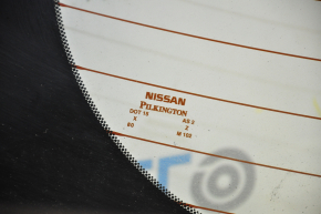 Rear glass of the trunk door Nissan Leaf 11-17 scratches on the inside