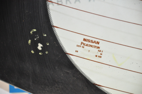 Rear glass of the trunk door Nissan Leaf 11-17 scratches on the inside, contact is torn off