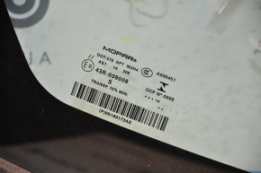 Jeep Patriot 11-17 windshield chips, sand, air on the edge