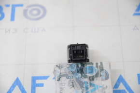 Trunk lid opening button in Honda Insight 19-22 card