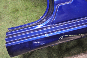 The central right body pillar of Nissan Altima 19-25 is sawn off, bumps, dent