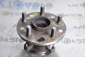 Rear left hub Lexus LS460 LS600h 07-12 stud defect