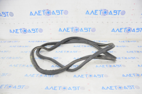 Mercedes W211 trunk lid seal
