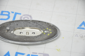 Emblem badge KIA trunk door Kia Niro 17-21 HEV, PHEV broken guide, chrome peeled off