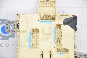 Fuse box under the dashboard Hyundai Santa Fe 17-18