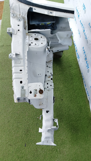 Front right quarter Ford Explorer 16-19 with central pillar, white, pokes