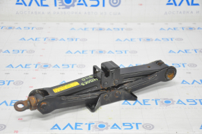 Jack Toyota Prius V 12-17 rusty
