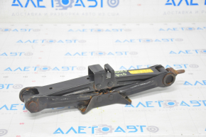 Jack Toyota Prius V 12-17 rusty