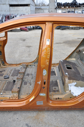 Body pillar central left Chevrolet Bolt 17- on the body