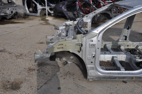 Front left quarter Kia Niro 17-22 HEV on body, silver