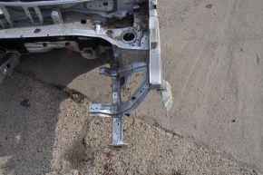 Front left quarter Kia Niro 17-22 HEV on body, silver