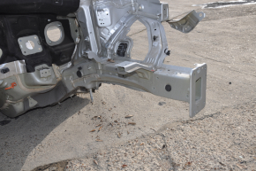 Front left quarter Kia Niro 17-22 HEV on body, silver