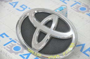 Emblem grill grill Toyota Camry v40 chrome, sand