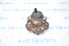 Rear left hub Toyota Prius V 12-17 rusty