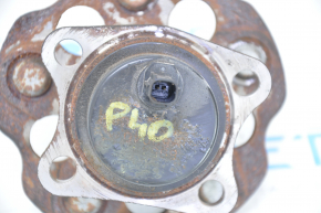 Rear right hub Toyota Prius V 12-17 rusty