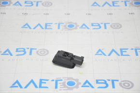 Boot lid closing button inside Ford Escape MK3 13 - worn