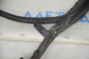 Front right door seal Chevrolet Volt 11-15 plastic break near the window