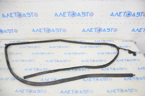 Front left door seal Chevrolet Volt 11-15 plastic break near the window