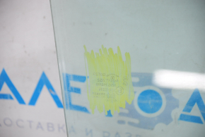 Mitsubishi Outlander 14-22 front right door glass