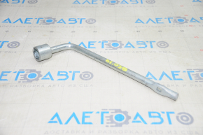 Infiniti Q50 14-wheel spanner