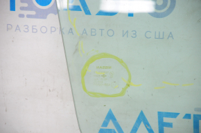 Glass of the front right door Nissan Murano z50 03-08 scratches, scale