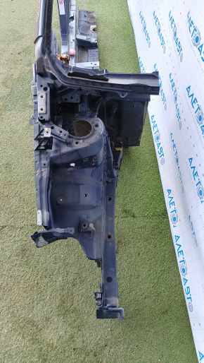 Front right quarter Toyota Prius 30 10-15 graphite, with central pillar, rusty