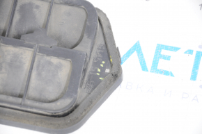 Left ventilation shield Mazda3 03-08 broken mount