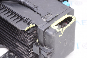 Underhood fuse box with radiator Lexus RX400h 06-08 cracks, broken fasteners