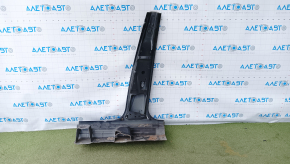 The central right body pillar of the Audi Q5 8R 09-17 is sawn off, dents