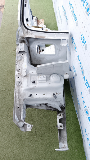 Front right quarter Audi Q5 8R 09-17 white with central pillar