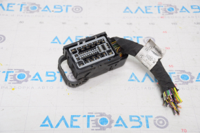 Ford Fusion mk5 13-20 underhood fuse box connector left