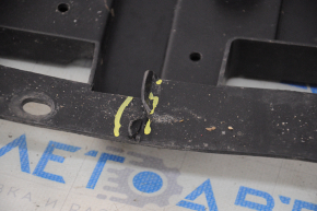 Front bumper guard Nissan Rogue 17 is broken