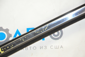 Glass seal rear left Lincoln MKX 16- with upper chrome molding, scratches, for polishing