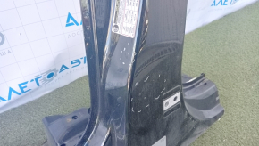The central left body pillar of Audi Q5 8R 09-17 is sawn off, dents, bumps