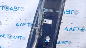 The central left body pillar of Audi Q5 8R 09-17 is sawn off, dents, bumps