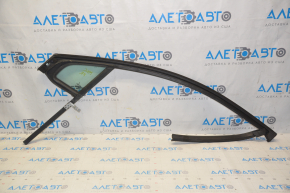Upper door molding with glass seal and triangle front right Lincoln MKC 15- scratches, for polishing
