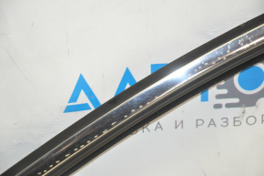 Upper door molding with glass seal and triangle front right Lincoln MKC 15- scratches, for polishing