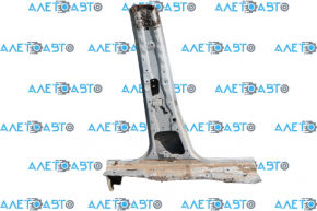 The central left body pillar of Nissan Pathfinder 13-20 is sawn off