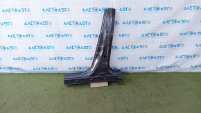 The central left body pillar of Honda Insight 19-22 is sawn off, pokes