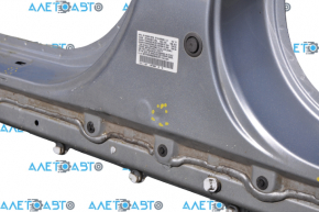 The central left body pillar of Acura MDX 14-20 is sawn off, butts