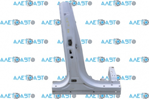 The central right body pillar of Kia Sorento 16-20 is sawn off, pokes