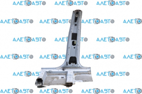The central right body pillar of Kia Sorento 16-20 is sawn off, pokes