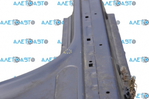The central right body pillar of Ford Fusion mk5 13-20 is sawn off, butts