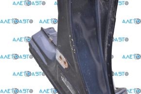 The central right body pillar of Subaru Forester 14-18 SJ is sawn off, butt